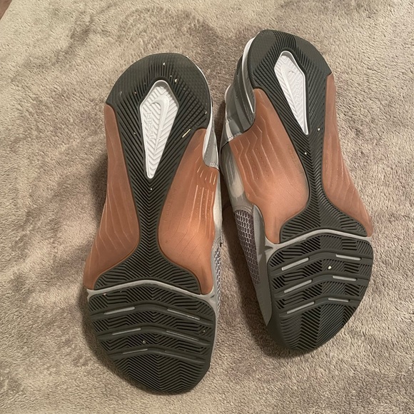 Gray Nike Metcon 7 - Picture 4 of 7